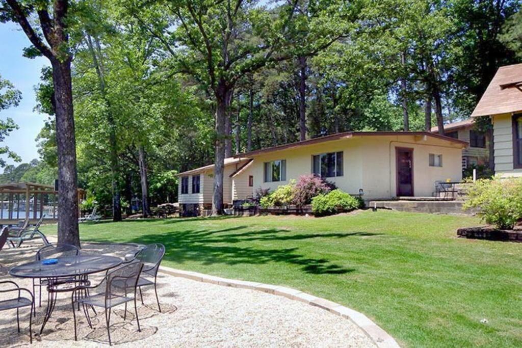 #02 - Unique Lakeside Studio Cottage- Pet Friendly Hot Springs Exterior photo